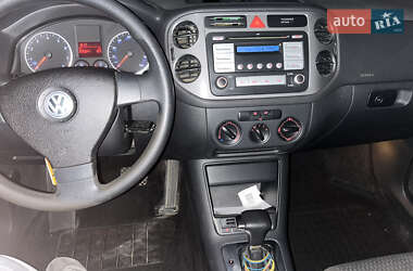 Позашляховик / Кросовер Volkswagen Tiguan 2009 в 