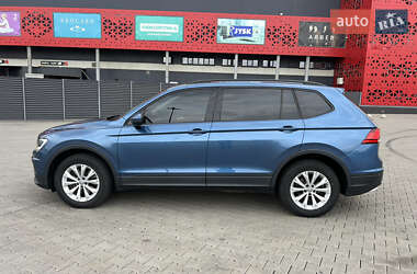 Внедорожник / Кроссовер Volkswagen Tiguan 2018 в 