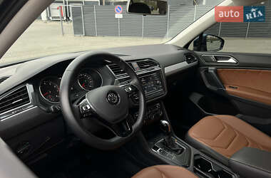 Внедорожник / Кроссовер Volkswagen Tiguan 2018 в 
