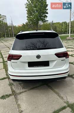 Внедорожник / Кроссовер Volkswagen Tiguan 2020 в 