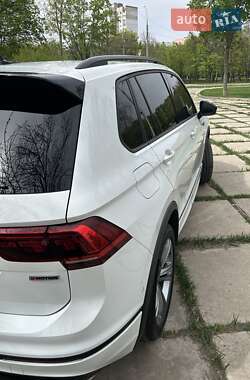 Внедорожник / Кроссовер Volkswagen Tiguan 2020 в 