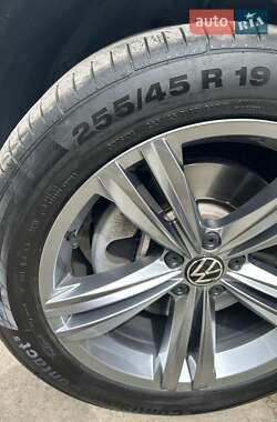 Внедорожник / Кроссовер Volkswagen Tiguan 2020 в 
