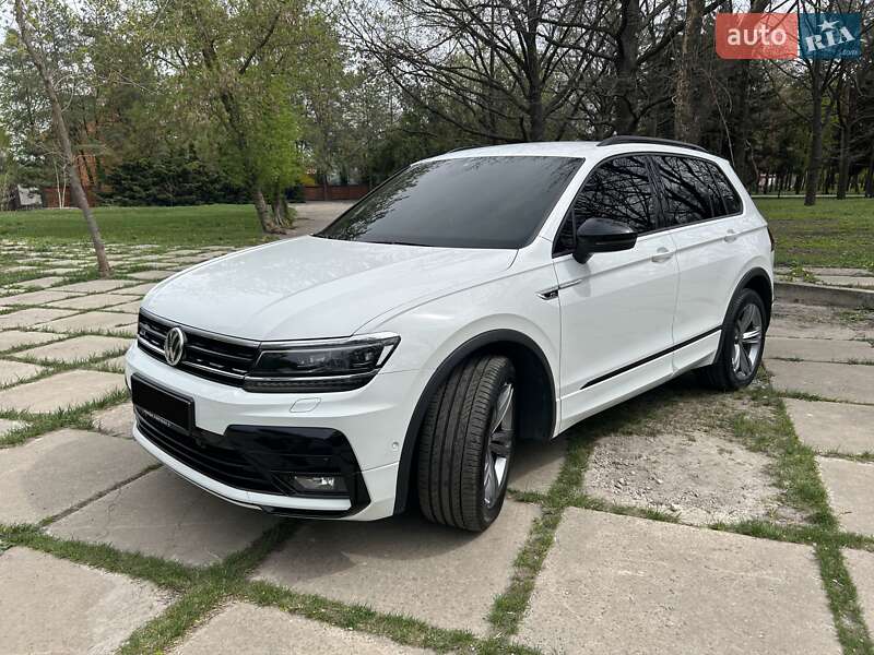 Внедорожник / Кроссовер Volkswagen Tiguan 2020 в 
