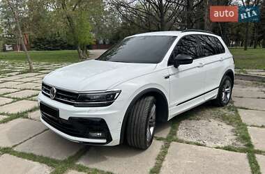 Внедорожник / Кроссовер Volkswagen Tiguan 2020 в 