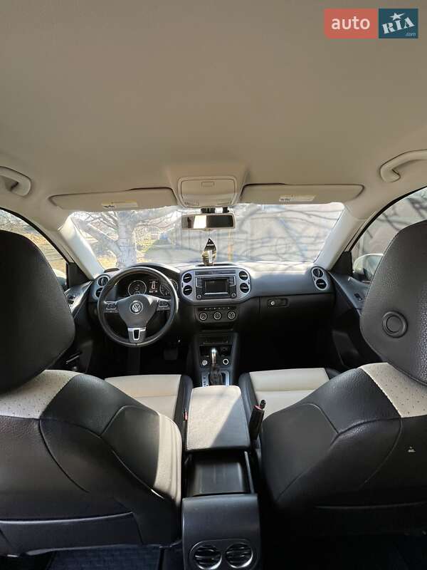 Внедорожник / Кроссовер Volkswagen Tiguan 2015 в Вознесенске
