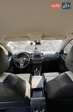 Позашляховик / Кросовер Volkswagen Tiguan 2015 в 