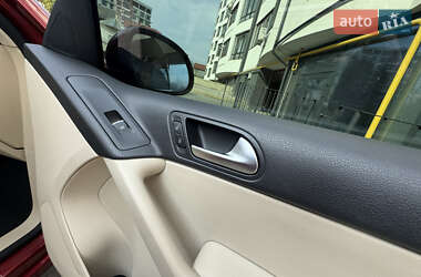 Внедорожник / Кроссовер Volkswagen Tiguan 2013 в 