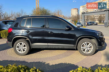 Внедорожник / Кроссовер Volkswagen Tiguan 2016 в 