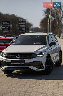 Позашляховик / Кросовер Volkswagen Tiguan 2021 в 
