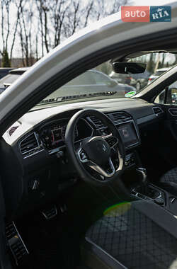 Позашляховик / Кросовер Volkswagen Tiguan 2021 в 