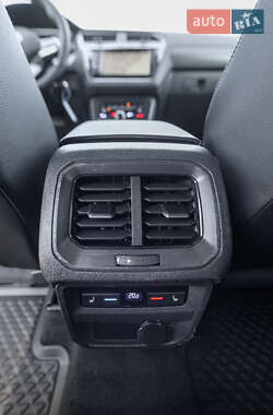 Позашляховик / Кросовер Volkswagen Tiguan 2021 в 