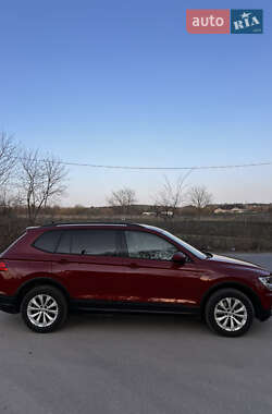 Внедорожник / Кроссовер Volkswagen Tiguan 2017 в 