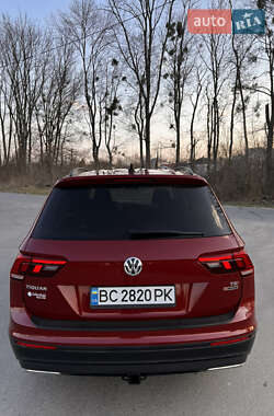 Внедорожник / Кроссовер Volkswagen Tiguan 2017 в 