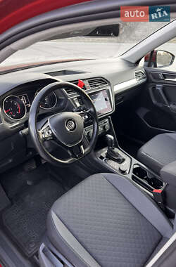 Внедорожник / Кроссовер Volkswagen Tiguan 2017 в 