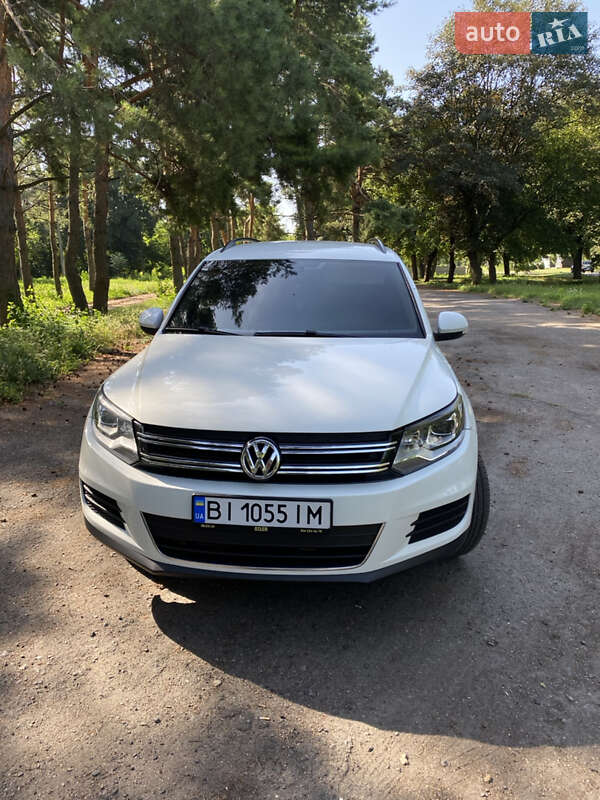 Внедорожник / Кроссовер Volkswagen Tiguan 2016 в 