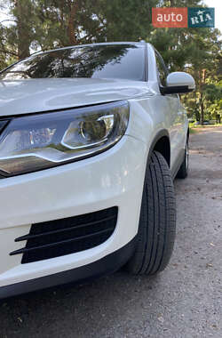 Внедорожник / Кроссовер Volkswagen Tiguan 2016 в 