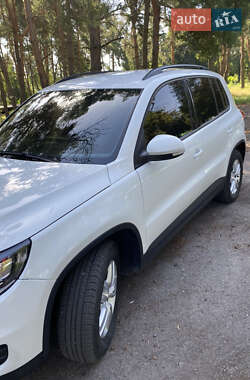 Внедорожник / Кроссовер Volkswagen Tiguan 2016 в 