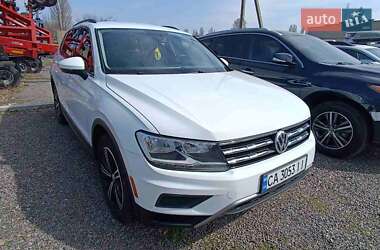 Позашляховик / Кросовер Volkswagen Tiguan 2017 в 