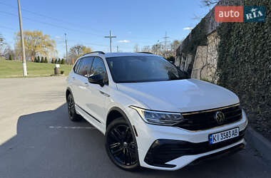 Внедорожник / Кроссовер Volkswagen Tiguan 2022 в 