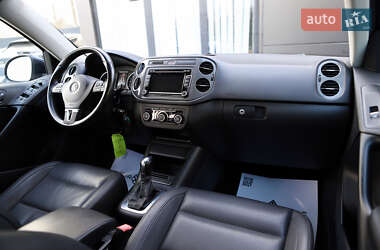 Внедорожник / Кроссовер Volkswagen Tiguan 2012 в 