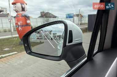 Внедорожник / Кроссовер Volkswagen Tiguan 2019 в 