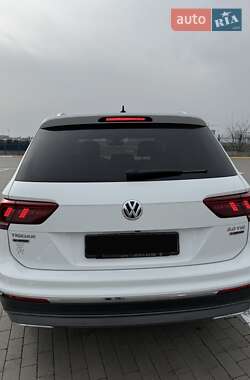 Внедорожник / Кроссовер Volkswagen Tiguan 2018 в 