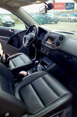 Внедорожник / Кроссовер Volkswagen Tiguan 2015 в 