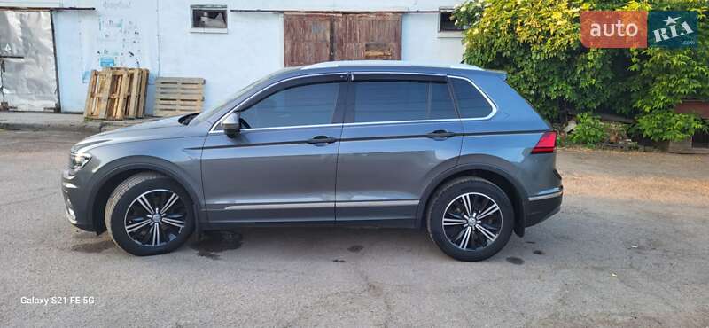 Внедорожник / Кроссовер Volkswagen Tiguan 2017 в Фастове
