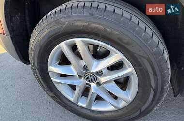 Внедорожник / Кроссовер Volkswagen Tiguan 2010 в 