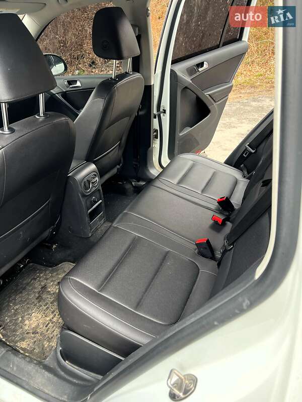 Внедорожник / Кроссовер Volkswagen Tiguan 2015 в Ужгороде