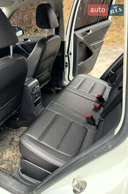Внедорожник / Кроссовер Volkswagen Tiguan 2015 в 