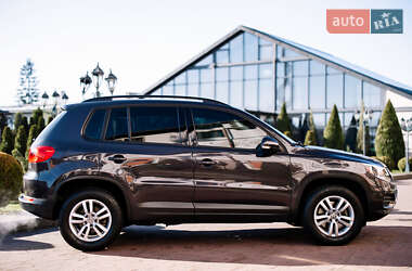 Внедорожник / Кроссовер Volkswagen Tiguan 2016 в 