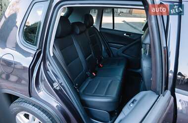 Внедорожник / Кроссовер Volkswagen Tiguan 2016 в 