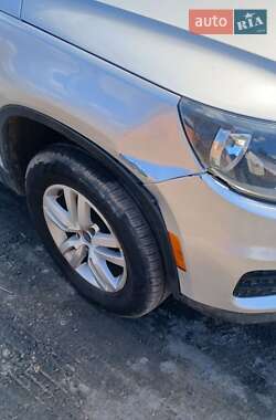 Внедорожник / Кроссовер Volkswagen Tiguan 2012 в 