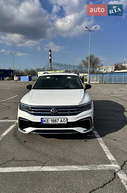 Внедорожник / Кроссовер Volkswagen Tiguan 2021 в 