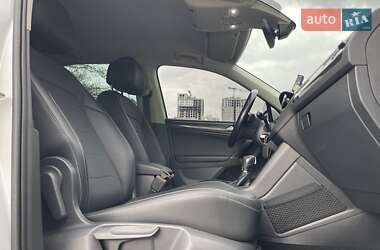 Внедорожник / Кроссовер Volkswagen Tiguan 2018 в 
