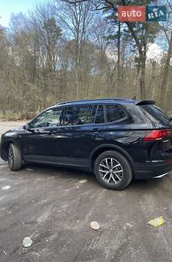Позашляховик / Кросовер Volkswagen Tiguan 2021 в 