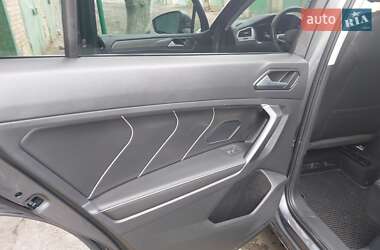 Внедорожник / Кроссовер Volkswagen Tiguan 2021 в 