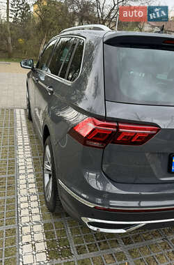 Внедорожник / Кроссовер Volkswagen Tiguan 2021 в 