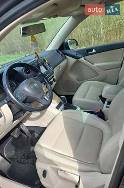 Внедорожник / Кроссовер Volkswagen Tiguan 2013 в 