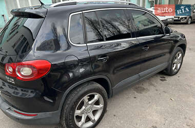 Внедорожник / Кроссовер Volkswagen Tiguan 2010 в 