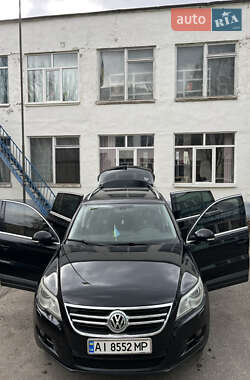 Внедорожник / Кроссовер Volkswagen Tiguan 2010 в 