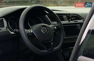 Внедорожник / Кроссовер Volkswagen Tiguan 2019 в 