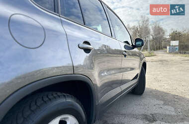 Внедорожник / Кроссовер Volkswagen Tiguan 2011 в 