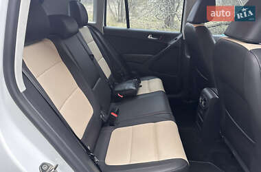 Внедорожник / Кроссовер Volkswagen Tiguan 2016 в 