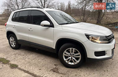 Внедорожник / Кроссовер Volkswagen Tiguan 2016 в 