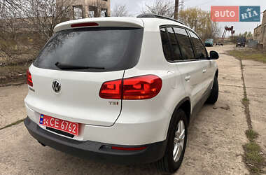 Внедорожник / Кроссовер Volkswagen Tiguan 2016 в 