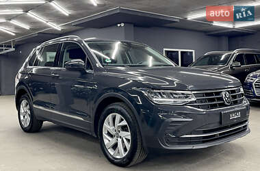 Позашляховик / Кросовер Volkswagen Tiguan 2021 в 