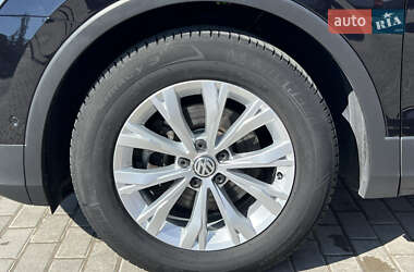 Внедорожник / Кроссовер Volkswagen Tiguan 2018 в 