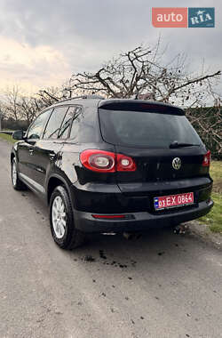Внедорожник / Кроссовер Volkswagen Tiguan 2011 в 